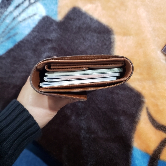 LV Medium International Wallet - Picture 11 of 12